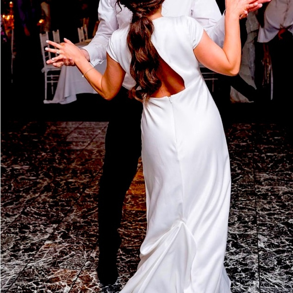 Jenny yoo size 4 Bronwyn - partied it up in this as my reception dress! So comfy